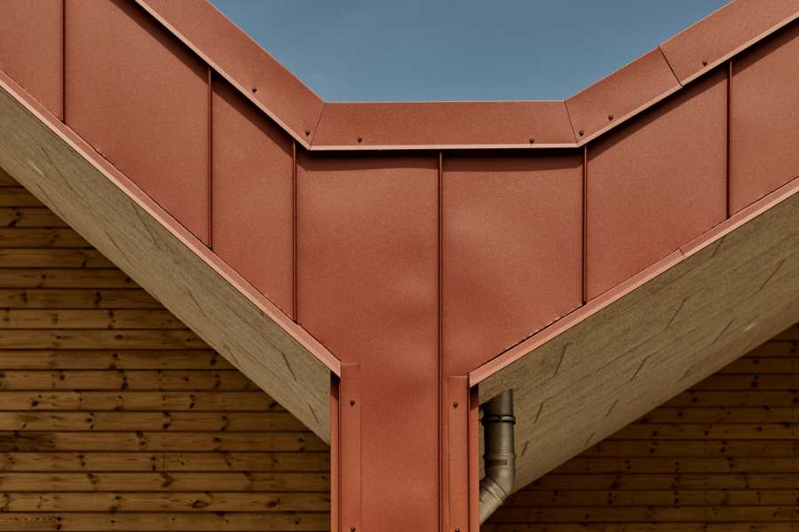 Die Kindertagesstätte in Holstebro heißt Kinder und Natur, von Kopf bis Fuß in Stahlprofilen, willkommen, Nørre Boulevard 57, 7500 Holstebro, Dänemark